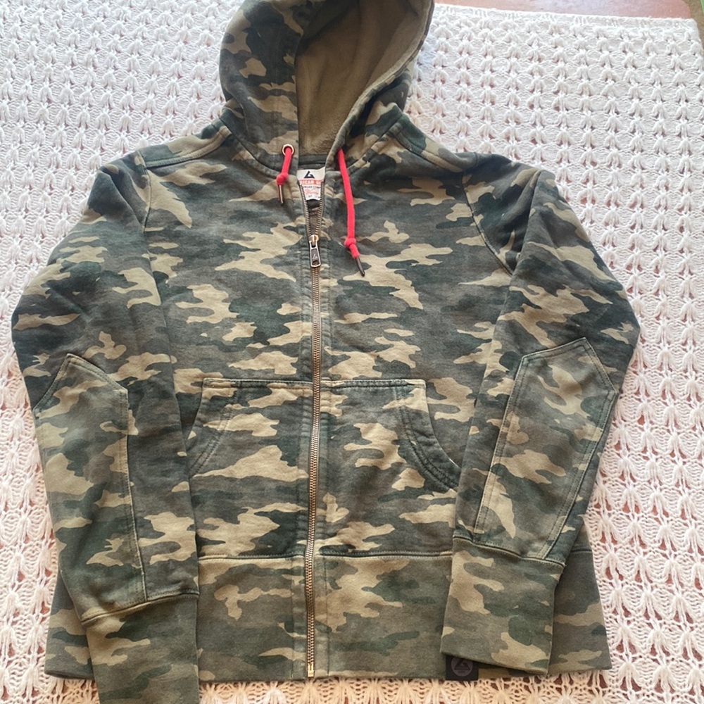 American Giant Camo heavyweight jacket. Medium. Excellent condition.